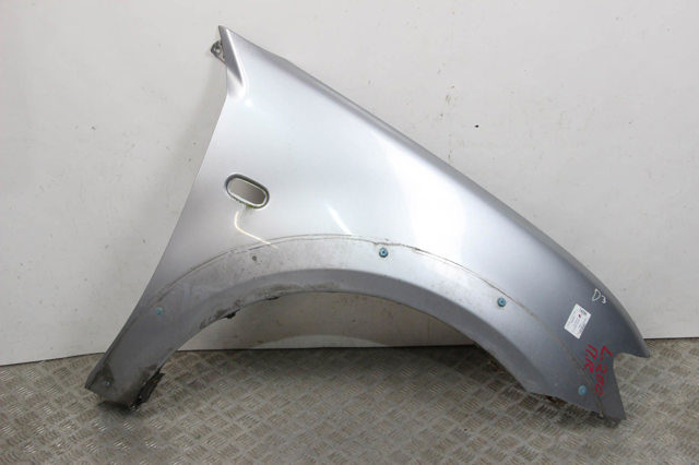 Переднє праве крило 5220A820 MITSUBISHI