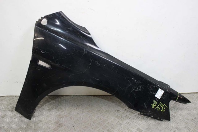 Переднє праве крило 5220C528 MITSUBISHI