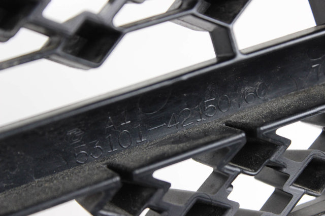 Решітка Тойота Рав 4 3