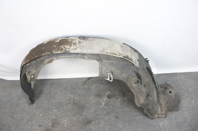 Підкрилок передній лівий 5387642090 TOYOTA