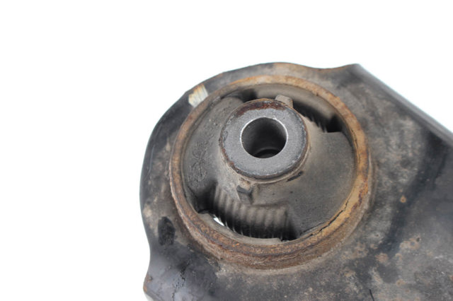 Правий важіль передній нижній підвіски 545003NF0A NISSAN