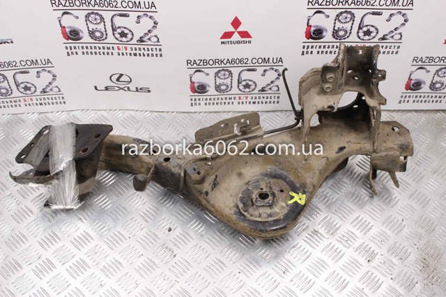 Важіль/тяга задньої підвіски подовжній нижній, правий 55501JD00A NISSAN