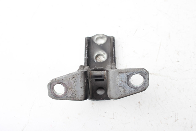 Петля водійських дверей 5702A006 MITSUBISHI