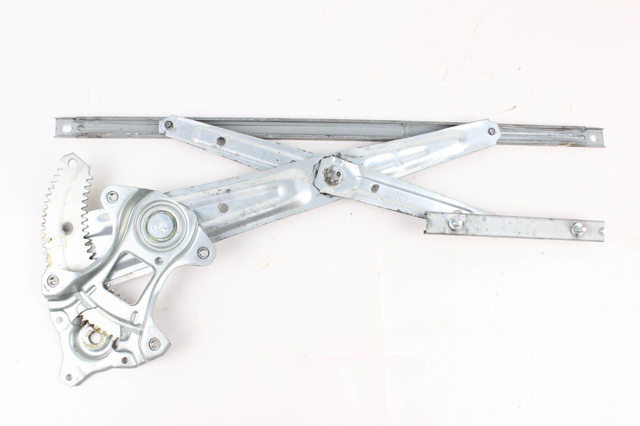 Механізм стеклопідйомника дверей передніх, лівих 5713A255 MITSUBISHI