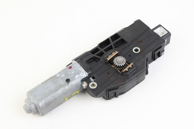 Двигун приводу люка 5855A065 MITSUBISHI