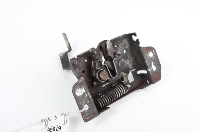 Запор капота (замок і привід замка капота) 5908A105 MITSUBISHI