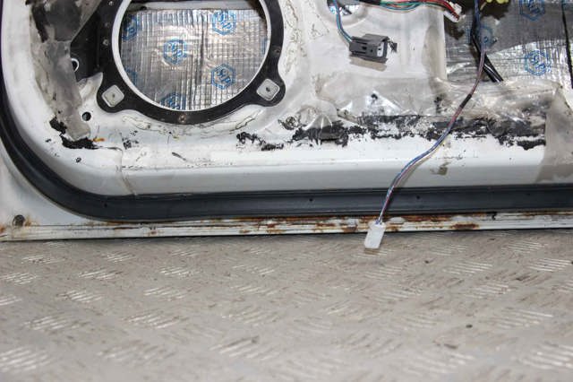 Пасажирські передні двері 60009AG0629P SUBARU