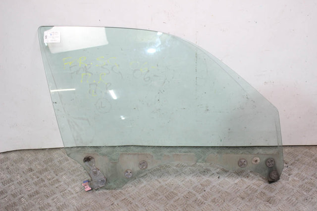 Скло пасажирських дверей 61011SA000 SUBARU