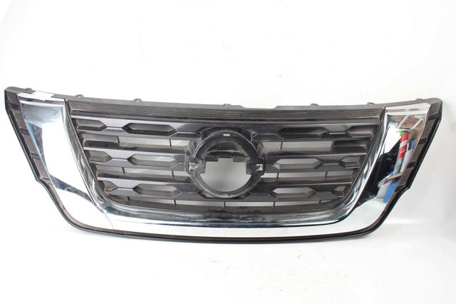 Решітка радіатора 623109PF1B NISSAN