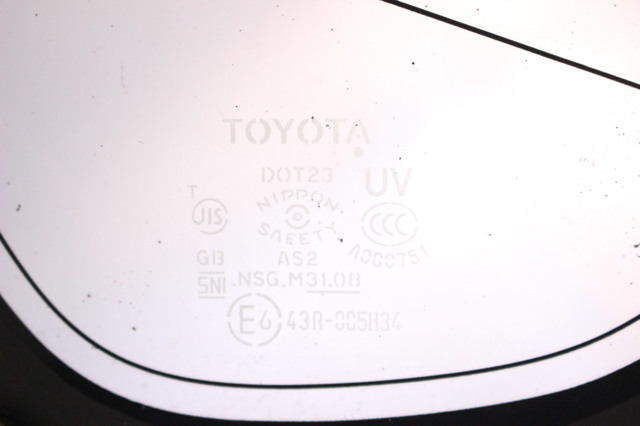 Скло-кватирка двері, задній, правій 6271047130 TOYOTA