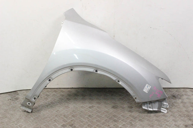 Переднє праве крило 631004BA0A NISSAN