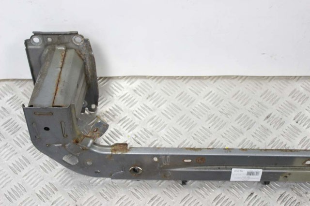 Буфер бампера переднього 6400D185 MITSUBISHI