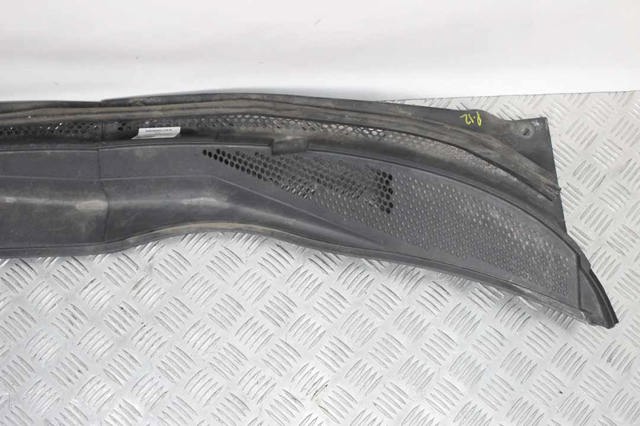 Решітка склоочисників, права 66862AU315 NISSAN