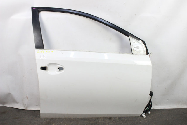 Пасажирські передні двері 6700102300 TOYOTA