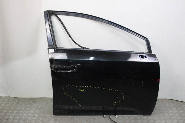 Дверка передня права 6700105070 TOYOTA