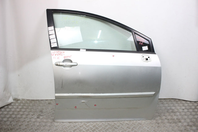 Дверка передня права 670010F010 TOYOTA