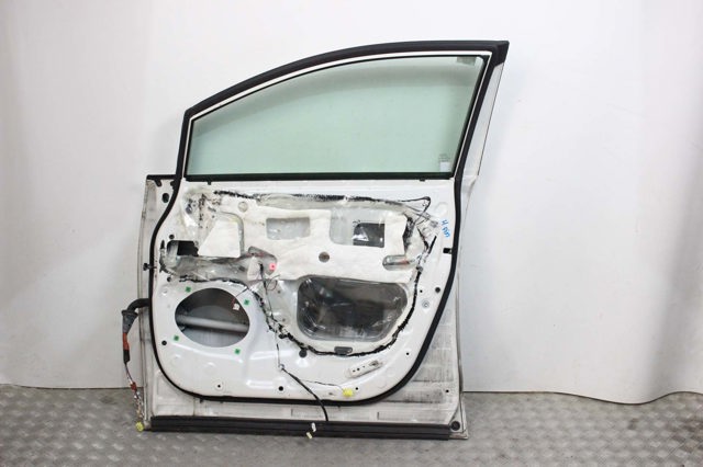 Дверка передня права 670010T022 TOYOTA