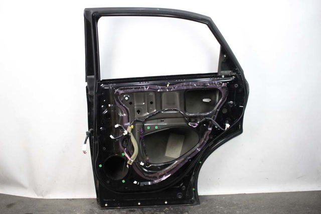 Двері задні в зборі 6700348130 TOYOTA