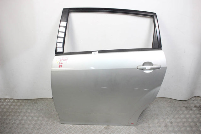 Двері задні 670040F010 TOYOTA