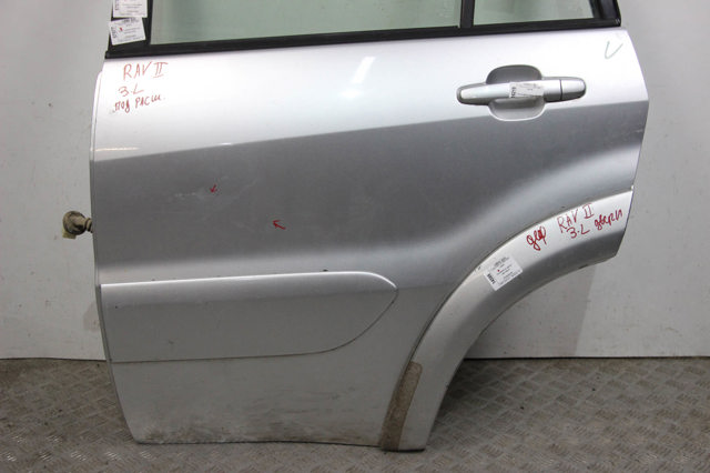 Двері пасажирськи задні ліві 6700442050 TOYOTA