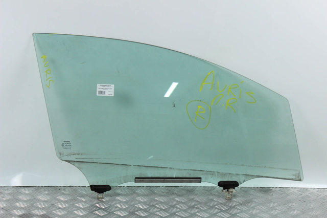Скло пасажирських дверей 6810102230 TOYOTA
