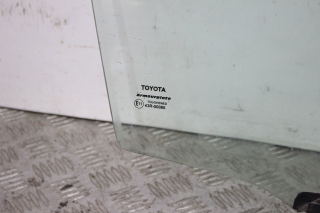Скло передніх дверей, правою 6810112A82 TOYOTA