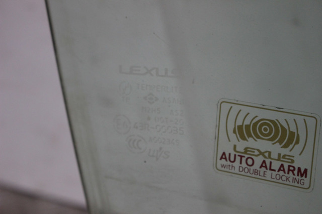 Скло пасажирських дверей 6810130781 TOYOTA