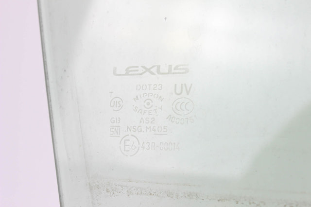 Скло пасажирських дверей 6810176010 TOYOTA