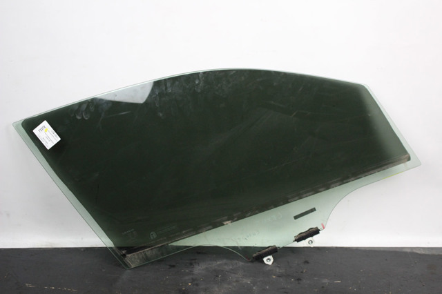 Скло пасажирських дверей 6810176090 TOYOTA