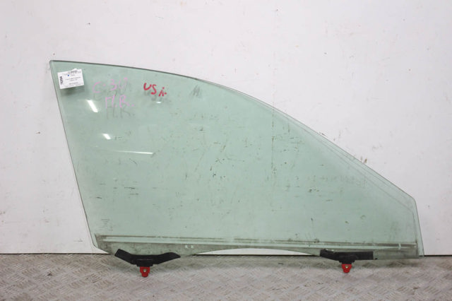Скло пасажирських дверей 68101AA030 TOYOTA