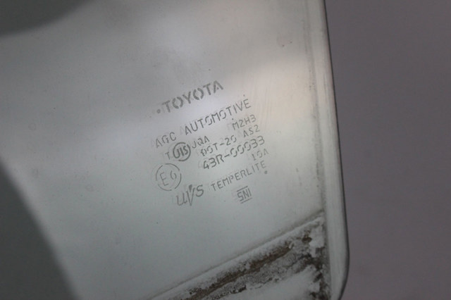 Скло водійських дверей 6810247071 TOYOTA
