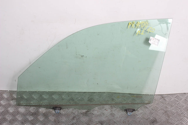 Скло водійських дверей 6810260331 TOYOTA