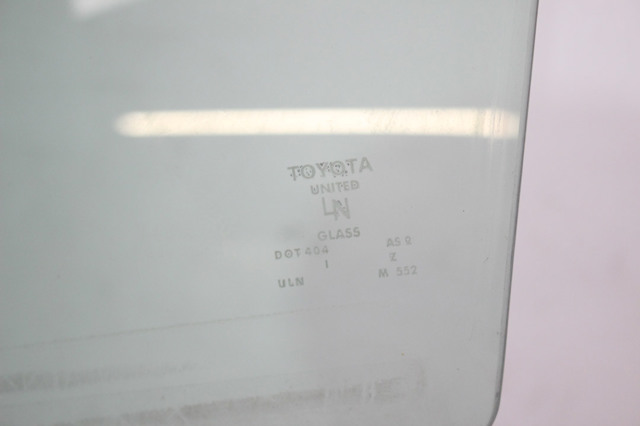 Вікно (передніх дверей) двері 68102AA030 TOYOTA