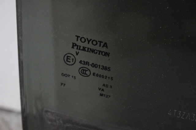 Скло задніх дверей, правих 681030T020 TOYOTA