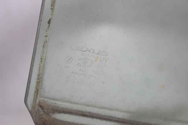 Скло задніх дверей, правих 6810330680 TOYOTA