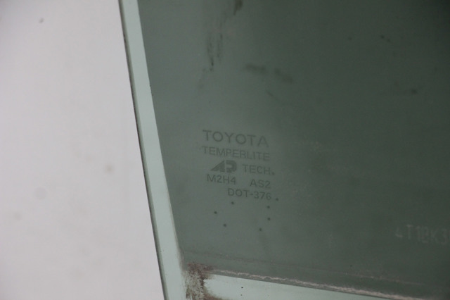 Скло задньої двері правої 68103AC050 TOYOTA