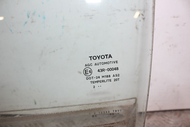 Скло задньої двері лівої 6810402340 TOYOTA
