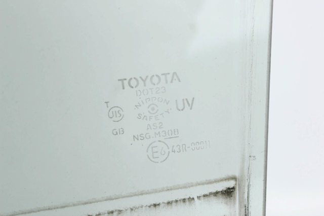 Скло заднє праве 6811312770 TOYOTA