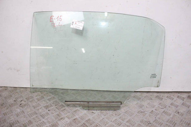 Скло заднє ліве 6811412770 TOYOTA