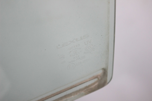 Скло заднє ліве 6811433160 TOYOTA