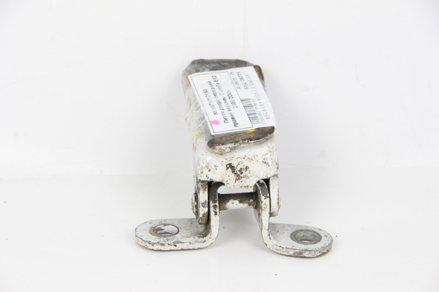 Петля передніх дверей права 6871012150 TOYOTA