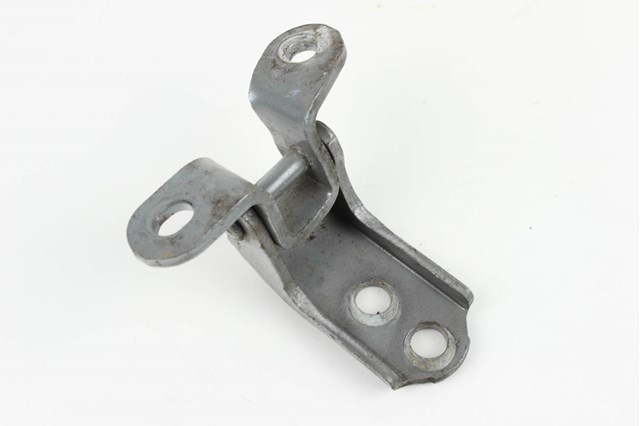 Петля передніх дверей права 6871033030 TOYOTA
