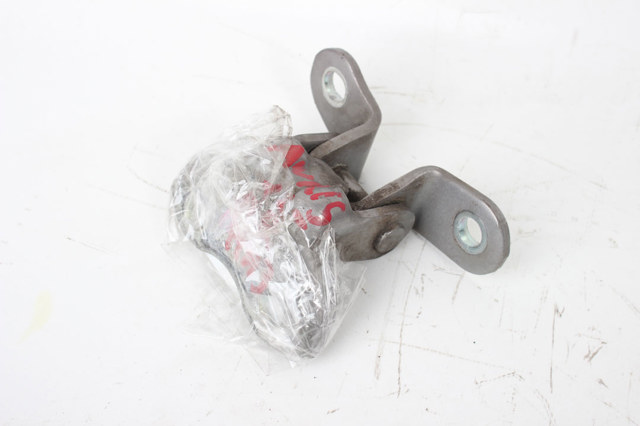 Петля передніх дверей права 6873002050 TOYOTA