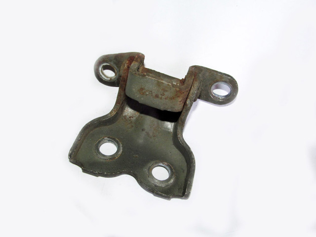 Петля передніх дверей, правою 6873052010 TOYOTA