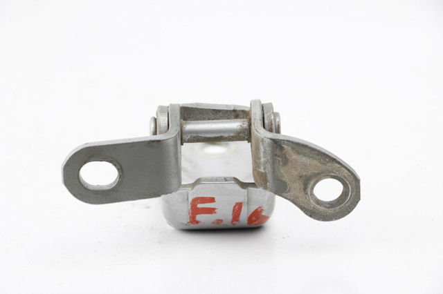 Петля заднтої двері, правої 687700D071 TOYOTA