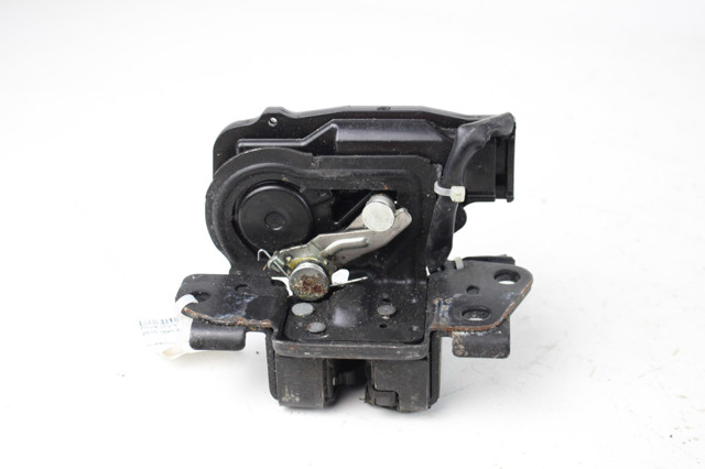 Замок багажника Тойота Пріус