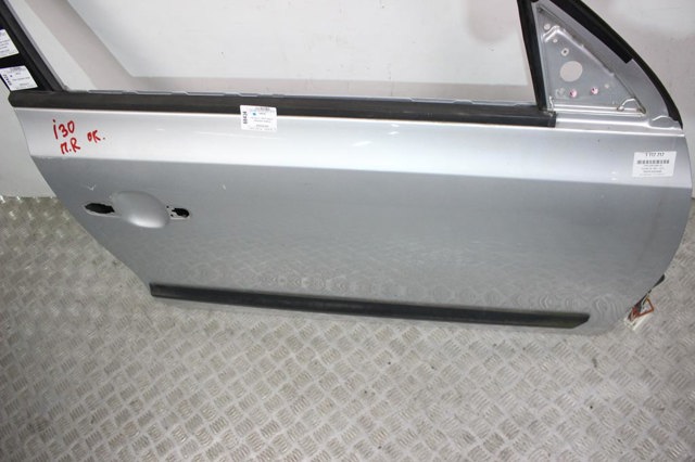 Дверка передня права 760042L010 HYUNDAI