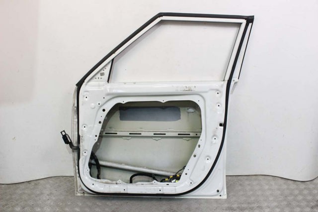Пасажирські передні двері 76004B2001 HYUNDAI