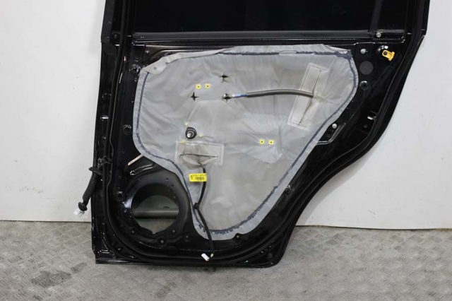Двері пасажирські задні праві 770041W010 HYUNDAI