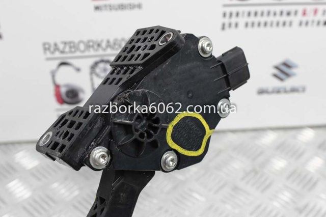 Педаль акселератора Тойота Яріс